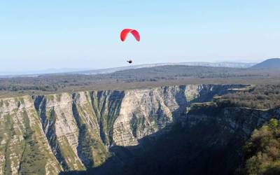Aiaraldea zeharkatuko du Euskadiko Parapente Txapelketak, “oinez eta hegan”