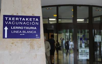 Eguaztenetik aurrera txertatzeko hitzordua eskatu ahalko dute 12 eta 15 urte bitartekoek