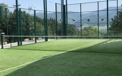 Erabiltzeko prest dago herriko estreinako padel pista
