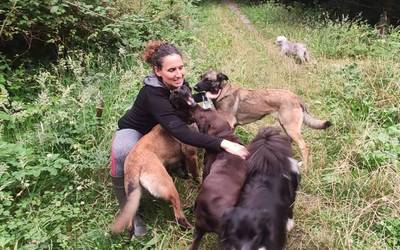 “Konfinatuta egon den jendearen txakurrak zaintzeko aukera bat izan gara”
