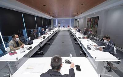 Ostalaritzak 01:00etan itxi beharko ditu ateak eta maskara derrigorra izango da hiriguneetan