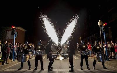 'Su á feu' ikuskizunagaz itxiko dute Zaldibarko Uda Kulturala zikloa