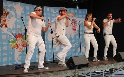 Zuzeneko ederra, umorez eta musikaz jantzia