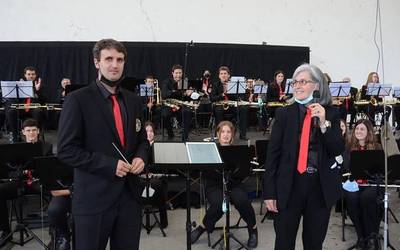 Hamasei urte eta gero Elizondoko Recreo musika bandako zuzendari izateari utzi dio Rosa Mary Sanchezek