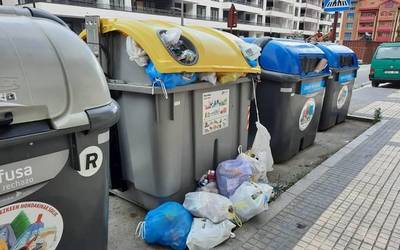 Hondakinen bilketa zerbitzuak gabezia handiak dituela salatu eta egoerari irtenbidea emateko eskatu du Urola Kostako EH Bilduk
