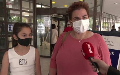 12 eta 15 urte bitartekoak ere ari dira txertatzen Debagoieneko Ospitalean