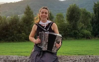 «Kanta bat mila modutara jotzen ahal dela ikasi dut»