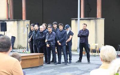 Festa ederra jarri dute 'Festamentua' emanaldiarekin Goizuetan