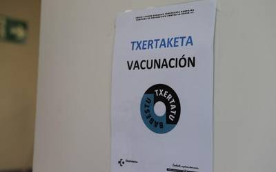 12 urtetik gorako herritarren %70ak amaitu du dagoeneko txertaketa-zikloa