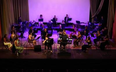 [KONTZERTUA] Zumaiako Musika Banda, Maria Zubimendi eta Astor Piazzolla, Zumaienan