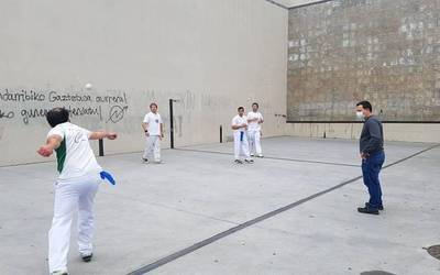 Pilota txapelketa herrikoietarako izen ematea zabaldu dute