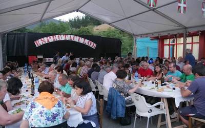 Bueltan dira festak Okondoko San Roman auzora