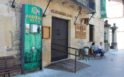 Orozkoko Museoak COVIDaren kontrako Jomuga Seguruaren bereizgarria jaso du