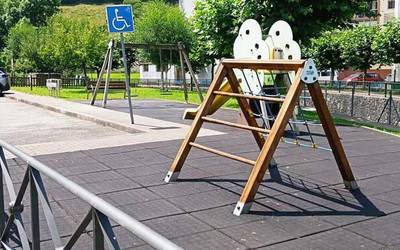 Leitzan herriko haur parkeak konpontzen ari dira