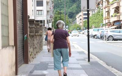 Azken astean bi bergarar hil dira COVID-19aren eraginez