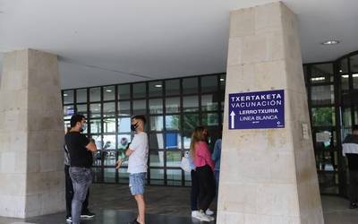 Txertoa hartzeko 80.000 hitzordu baino gehiago libre daudela jakinarazi du Osakidetzak