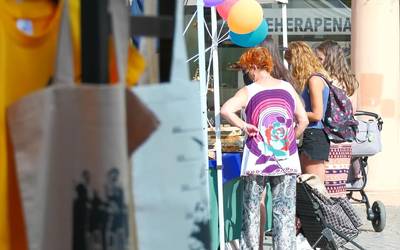 Artisauen Azoka ospatzen ari  da asteburuan Zarautzen