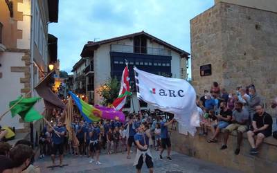 Merezitako harrera jaso dute Getariako arraunlariek