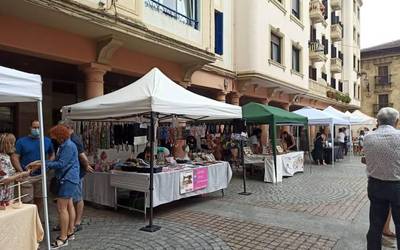 Soraluzen egindako eskulanak Zarautzen salgai