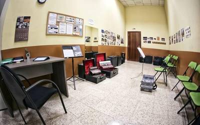 Elorrioko musika eskolan lapurretan egin dute eta instrumentu ugari eraman dituzte bertatik