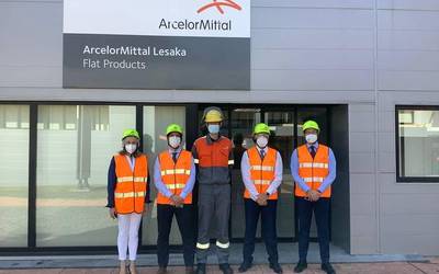 ArcelorMittaleko lantegiak bisitatu ditu Mikel Irujo kontseilariak