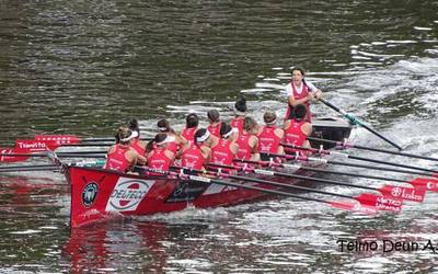 Zumaiako neskak ez dira sailkatu Kontxako estropadetarako