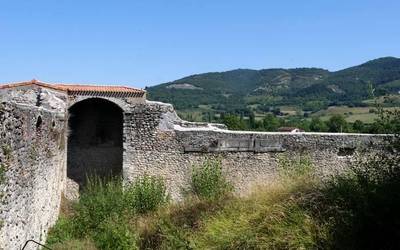Urduñan harresia birgaitzeko obrek aurrera jarraitzen dute, eta argiztapenerako 3. fasea burutu da