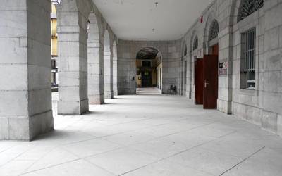 Amaitu dira Euskal Herria plazako arkupeetako  zoladura berritzeko lanak