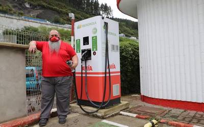Kargaleku elektriko gehiago nahi dituzte auto ekoizleek