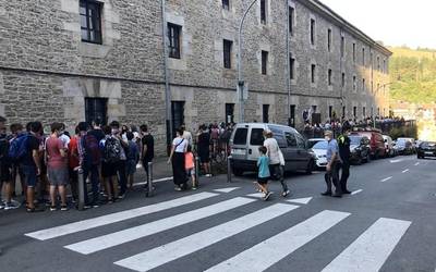 Lehen eskola eguna, argazkitan