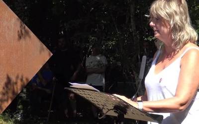 Gobernuak memoria tokiak izendatzen eta hedatzen segituko du