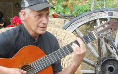 Xabier Castillo 'Xeberri' abeslaria hil da