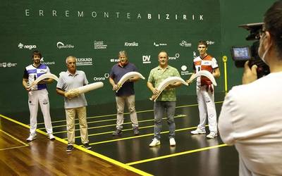 Erremonteko txapeldunak bazkaltzera bildu dira buruz buruko finalaren atarian