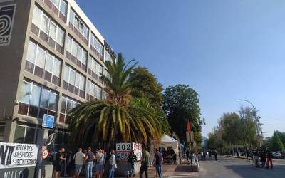 Tubacexek atea itxi dio berriro lan gatazkaren konponbideari