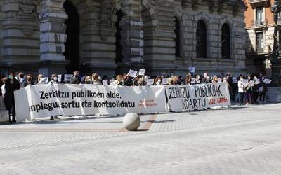 Elkarretaratzeak egin dituzte gaur EAEko sektore publikoko lantokietan