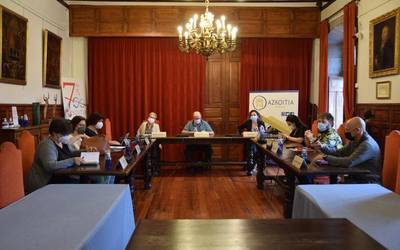 "Asmo onez" betetako bilera izan dela nabarmendu dute parte hartzaileek