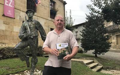 “Konturatu nintzen neskek ere euren espazioa dutela plazan, eta dokumentazioa batzen hasi nintzen bigarren libururako”