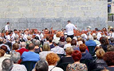 Musika Bandak kontzertua emango du domekan, plazan