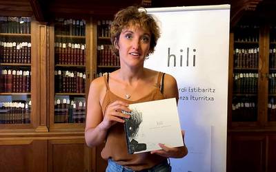 Heriotzari buruzko ‘Hili’ liburua aurkeztu du Uxue Alberdik