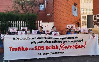 Lan-baldintza duinak eskatu dituzte berriz ere SOS Deiak eta Trafiko zerbitzuetako langileek Txurdinagan