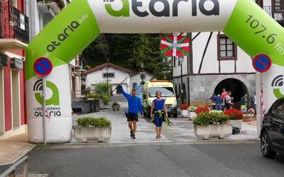 Mendiz Mendi Etxera 35Km mendi martxa ospatu zuten larunbatean Lizartzan