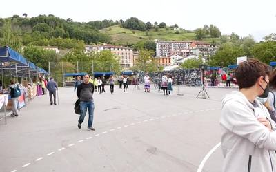 Ibarrako azoka bereziak ekoizle mota ezberdin ugari ekarri ditu