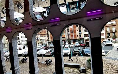 Aita Agirre kulturgunea morez argiztatu dute Munduko Alzheimerraren Eguna dela-eta
