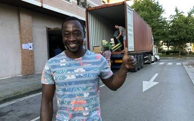 “Senegalen eskolak sortuta, hango gazteei hezkuntzarako aukerak eskaini gura dizkiet”