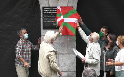 II. Errepublika garaian frankistek indarrez kanporatutako udal ordezkariak omendu dituzte Zestoan