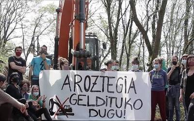 Aroztegiaren aurkako akanpada abiatu dute Lekarozen