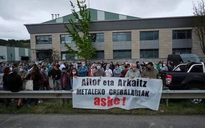 Metaleko greban auzipetutako Durangaldeko bi beharginei babesa adierazi diete