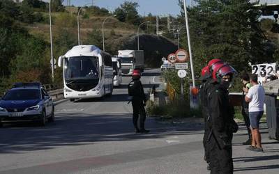 Tubacexeko sindikatuen gehiengoak onartu du zuzendaritzaren proposamena, kaleratzerik egongo ez delako