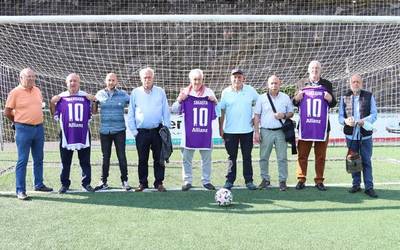 Gazte garaiak oroitu dituzte, liburuaren aitzakian