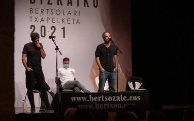 Ibon Ajuriagojeaskoa garaile Bizkaiko Bertsolari Txapelketaren Durangoko kanporaketan